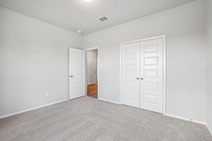 Spacious, unfurnished interior of a new home in Cloverleaf, Austin (Image 22).