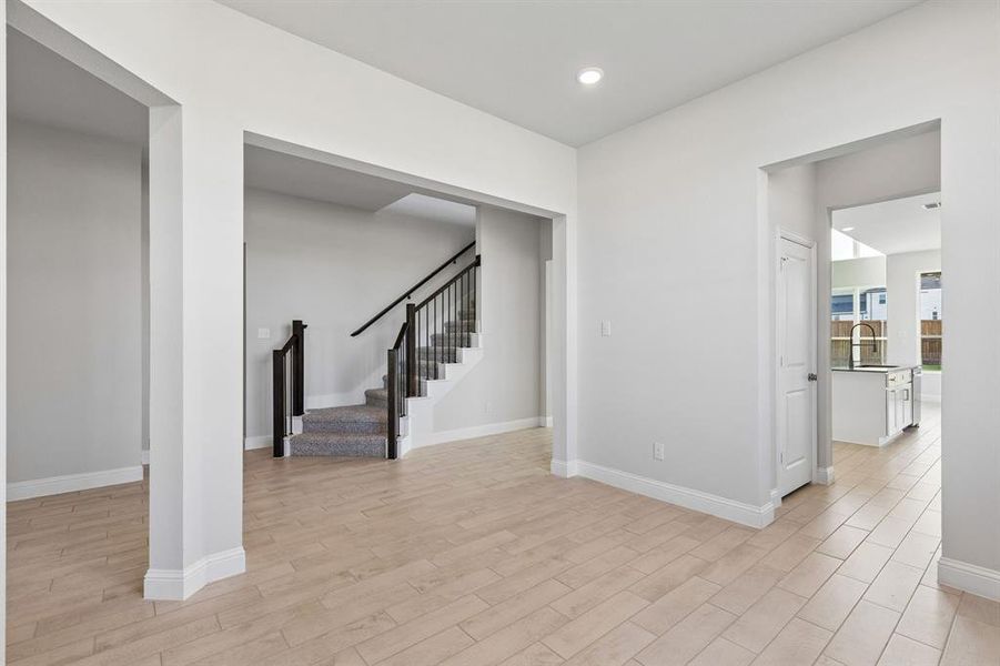 Spacious, unfurnished interior of a new home in Venetian, Weston (Image 16).