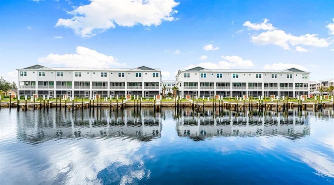 Condo located in Punta Gorda, FL showcasing its design and architecture (Image 4).