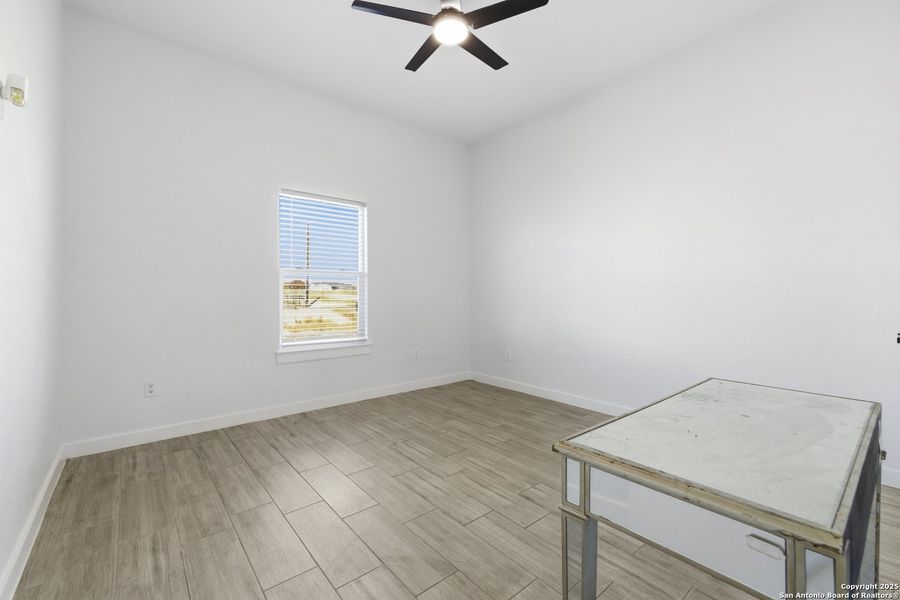 Spacious, unfurnished interior of a new home in , La Vernia (Image 21).