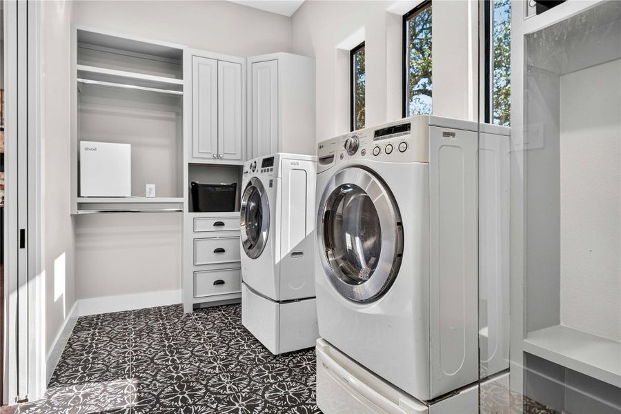 Furnished interior view inside a new home in , Marble Falls (Image 25).