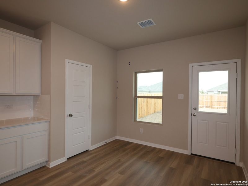 Spacious, unfurnished interior of a new home in Winding Brook, San Antonio (Image 22).