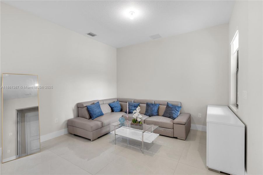 Furnished interior view inside a new home in , Miramar (Image 30).