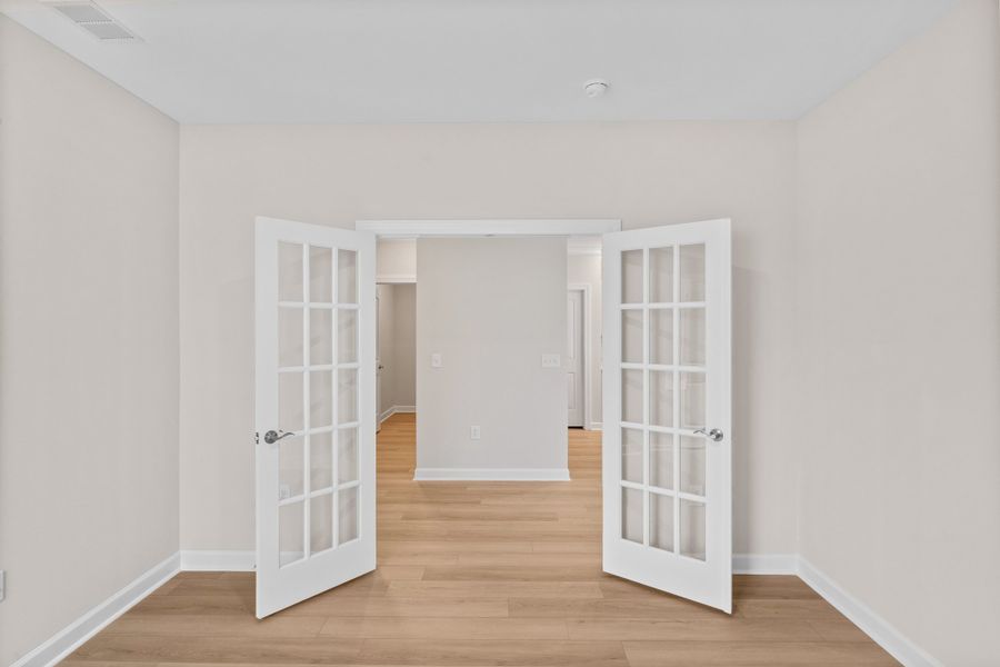 Spacious, unfurnished interior of a new home in Waterbridge, Myrtle Beach (Image 21).