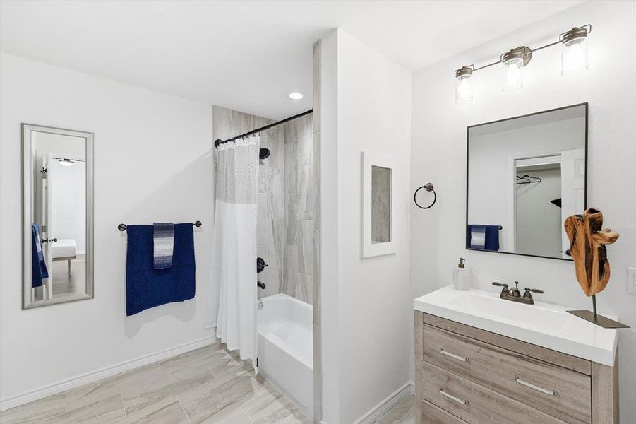 Furnished interior view inside a new home in , Boyd (Image 10).