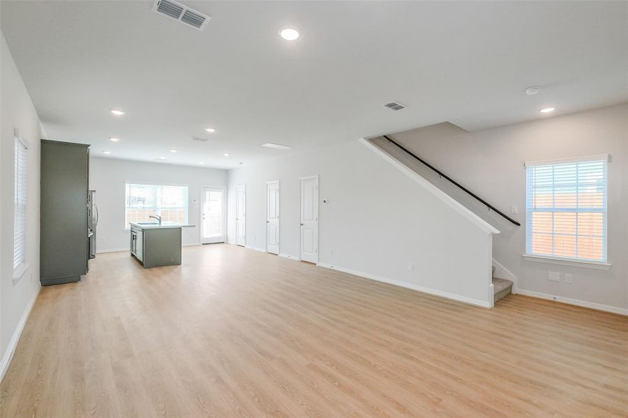 Spacious, unfurnished interior of a new home in , Houston (Image 30).