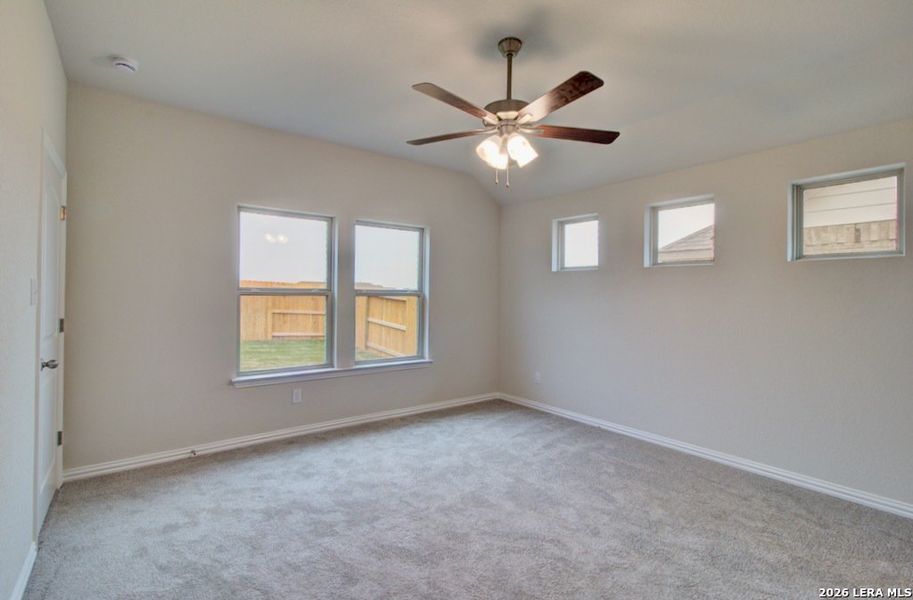 Spacious, unfurnished interior of a new home in Meyer Ranch - Enclave, New Braunfels (Image 22).