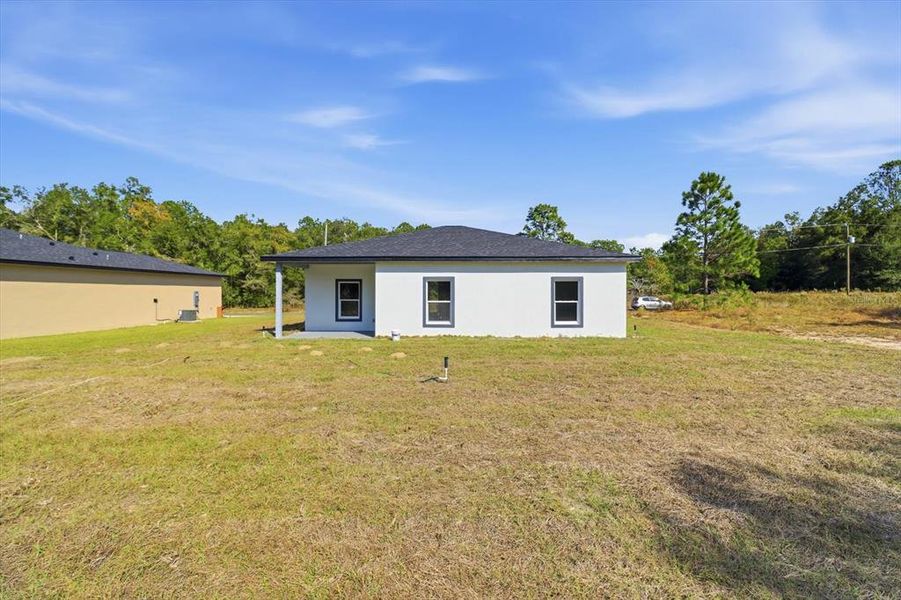 Exterior details and patio area of a home in , Citrus Springs (Image 4).