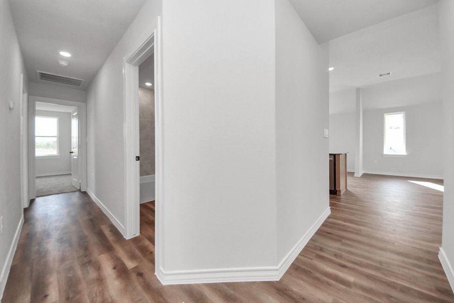 Spacious, unfurnished interior of a new home in Hill & Dale Ranch, Splendora (Image 35).