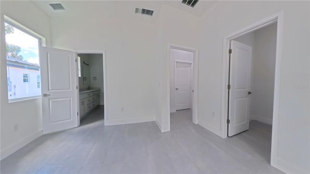 Spacious, unfurnished interior of a new home in , Dunnellon (Image 32).