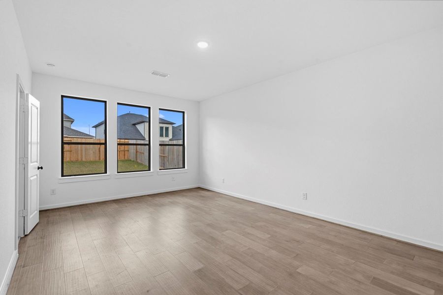 Spacious, unfurnished interior of a new home in Sienna 45', 50', Missouri City (Image 33).