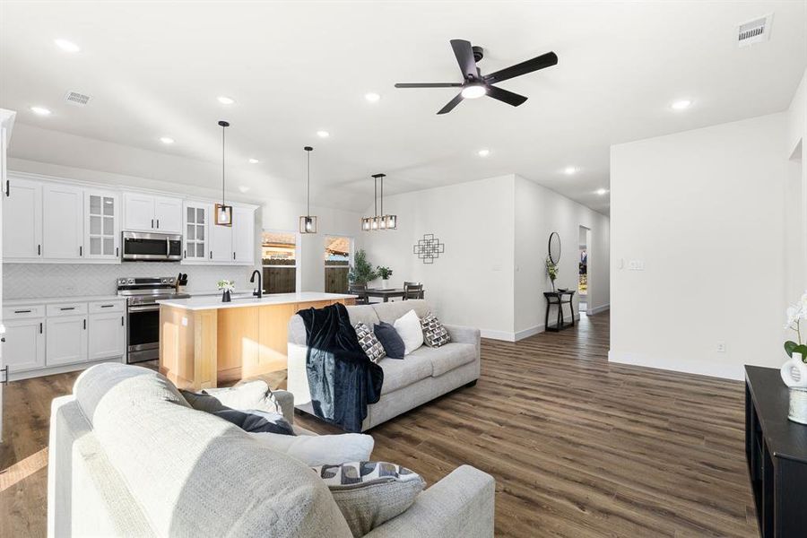 Living room with dark hardwood / wood-style floors and ceiling fan