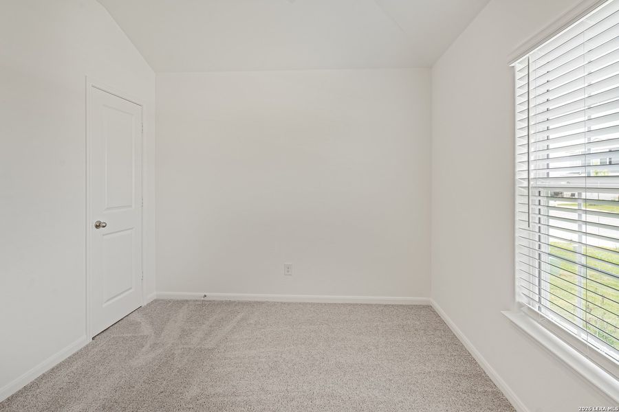 Spacious, unfurnished interior of a new home in Luckey Ranch, San Antonio (Image 23).