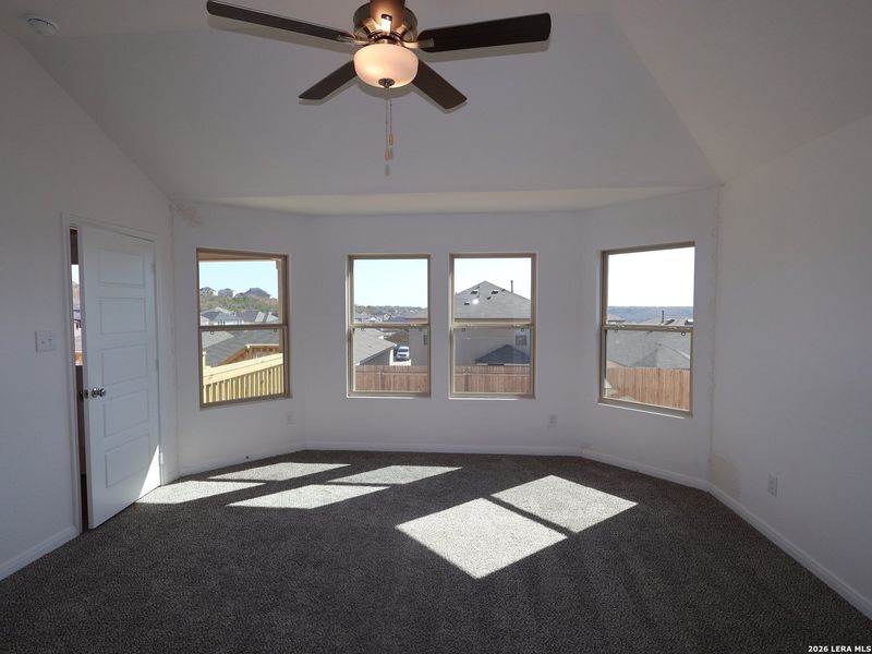 Spacious, unfurnished interior of a new home in Hunters Ranch, San Antonio (Image 17).