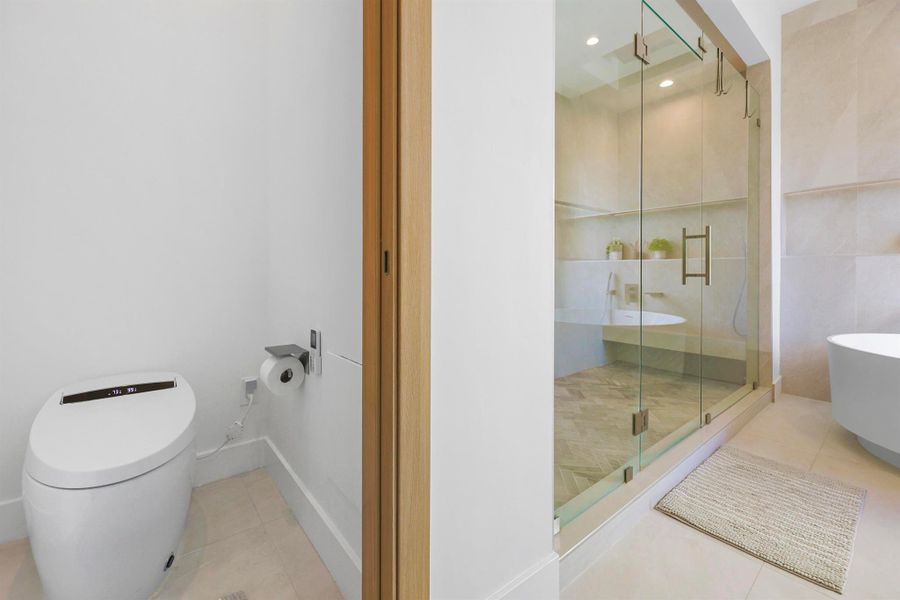 Furnished interior view inside a new home in , Fort Lauderdale (Image 8).