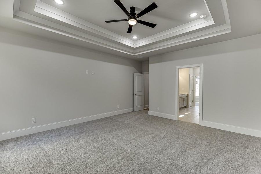 Spacious, unfurnished interior of a new home in , Bishop (Image 39).