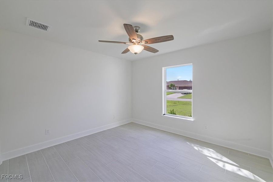 Spacious, unfurnished interior of a new home in Cape Coral, Cape Coral (Image 27).