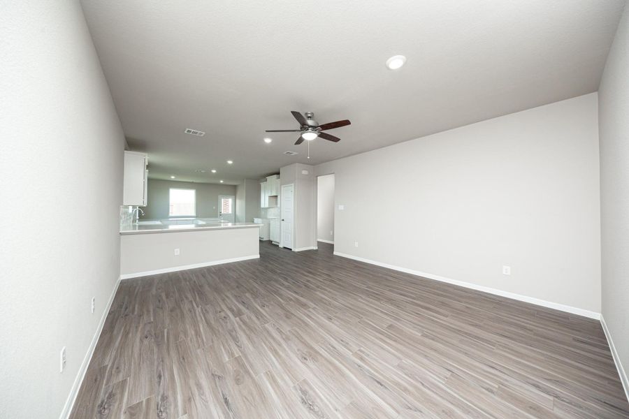 Spacious, unfurnished interior of a new home in River Ranch, Dayton (Image 19).