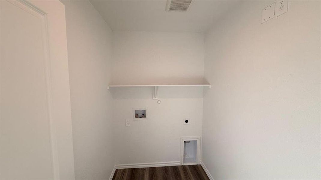 Spacious, unfurnished interior of a new home in Rosewood at Beltmill, Fort Worth (Image 12). Spacious, unfurnished interior of a new home in Rosewood at Beltmill, Fort Worth (Image 12).