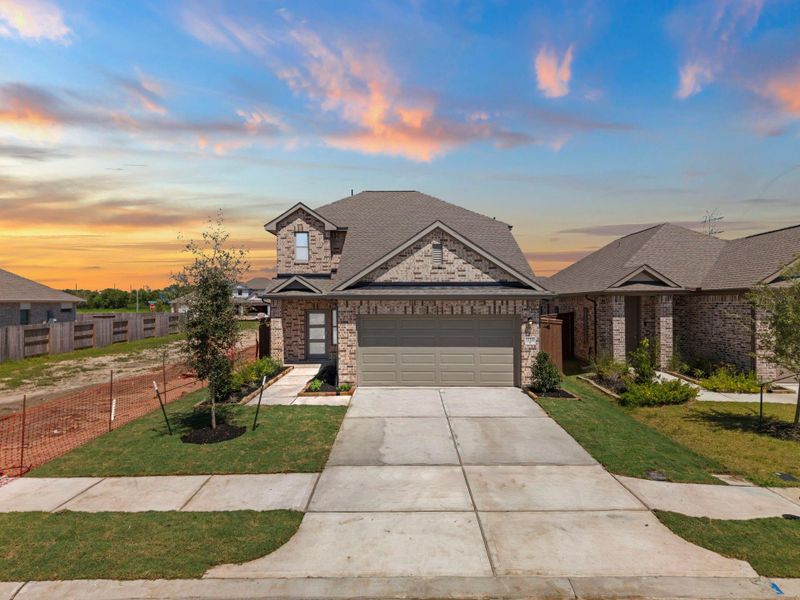 Front exterior of a new home in Creekhaven, Rosharon, TX, highlighting curb appeal (Image 20). Front exterior of a new home in Creekhaven, Rosharon, TX, highlighting curb appeal (Image 20).