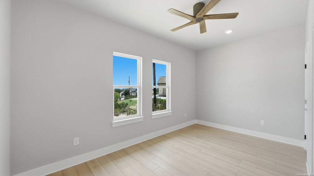 Spacious, unfurnished interior of a new home in , Canyon Lake (Image 32).