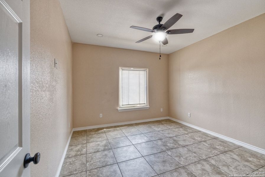 Spacious, unfurnished interior of a new home in , Uvalde (Image 10).