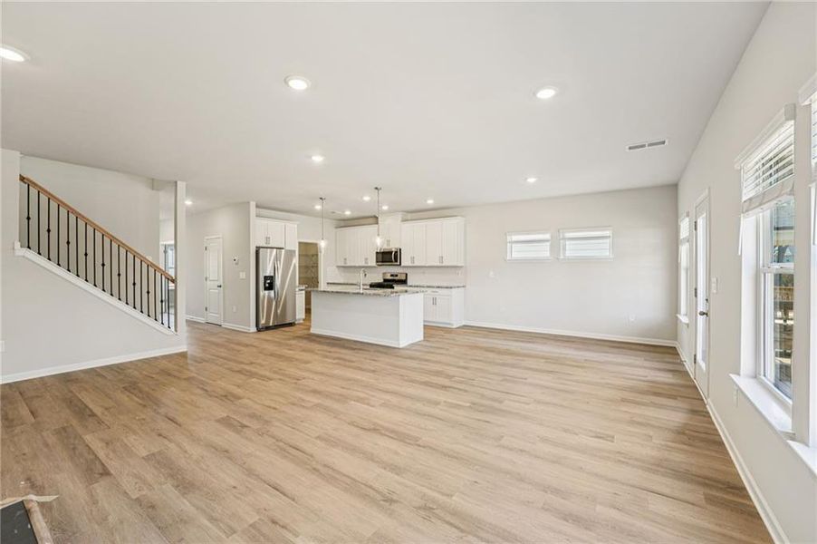 Spacious, unfurnished interior of a new home in Westmont Preserve, Powder Springs (Image 23).