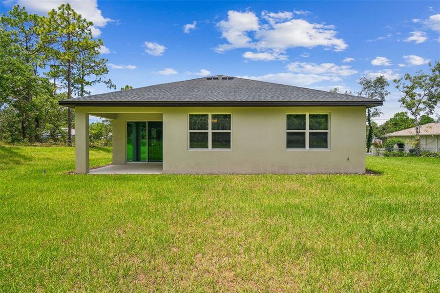 Exterior details and patio area of a home in Hidden Ridge, New Port Richey (Image 4).