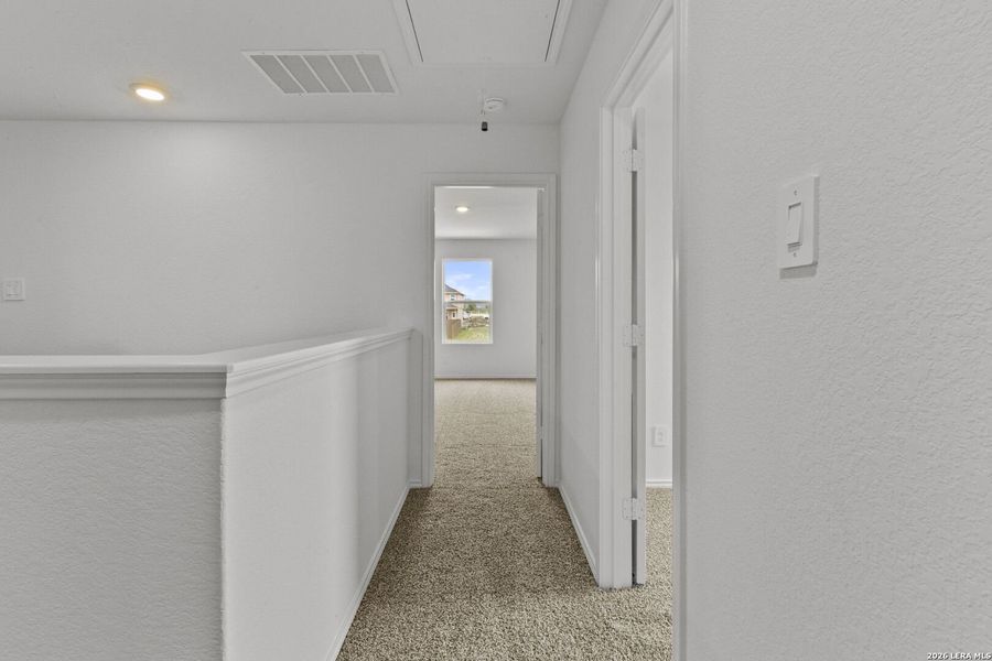 Spacious, unfurnished interior of a new home in Avenida, Converse (Image 35).