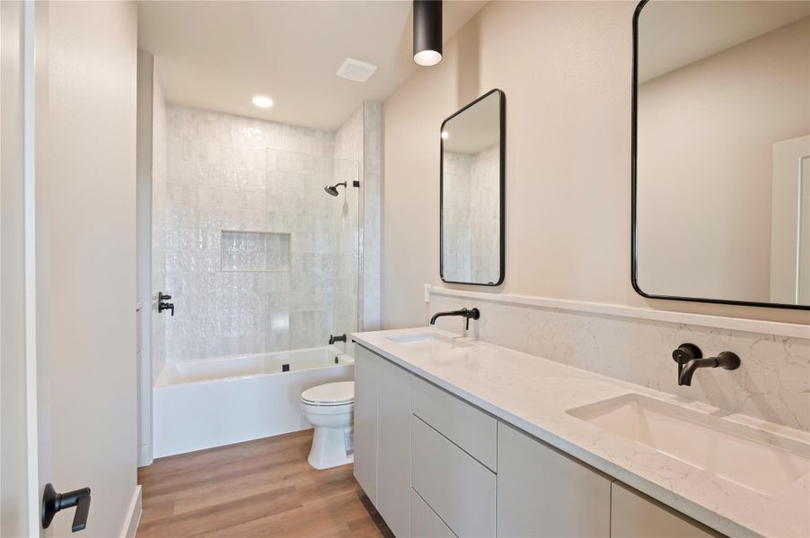 Dual vanity secondary full bath