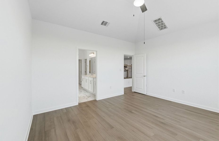 Spacious, unfurnished interior of a new home in Kuempel Farms, Pflugerville (Image 33).