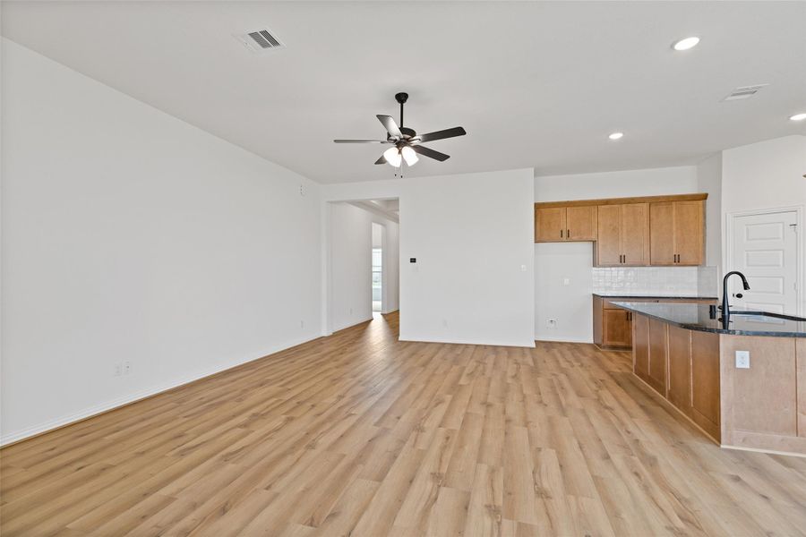 Spacious, unfurnished interior of a new home in Oakwood Estates, Waller (Image 29).