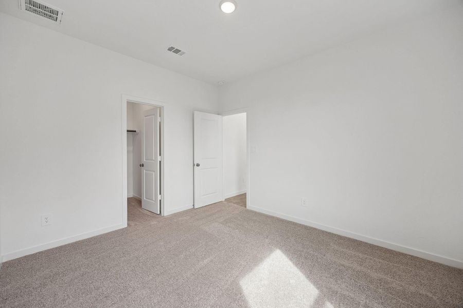 Spacious, unfurnished interior of a new home in Montgomery Bend, Montgomery (Image 11).