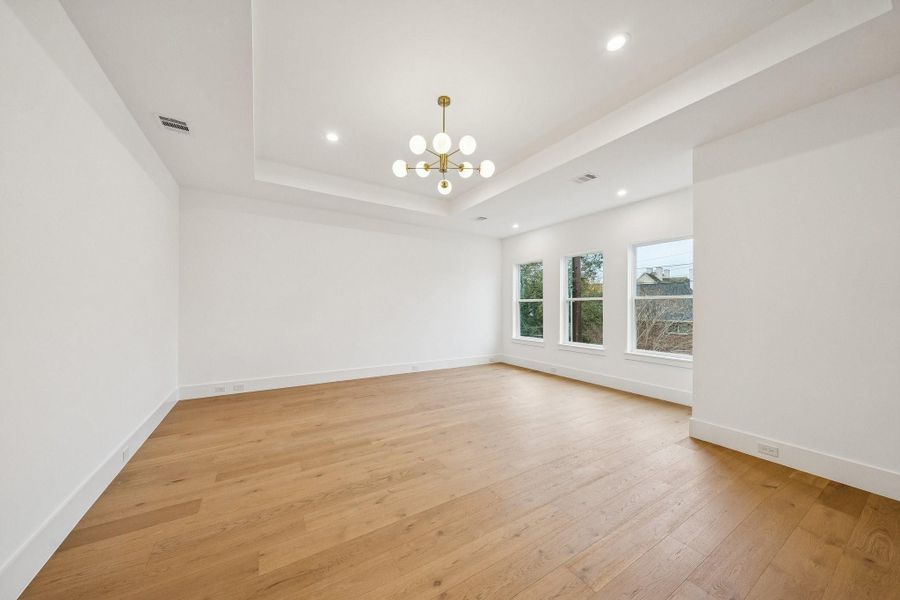 Spacious, unfurnished interior of a new home in , Bellaire (Image 35).