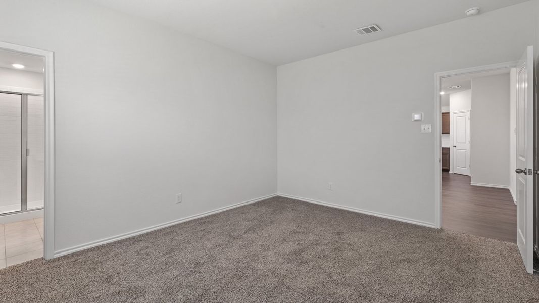 Spacious, unfurnished interior of a new home in Stonewyck Farms, Ennis (Image 16).