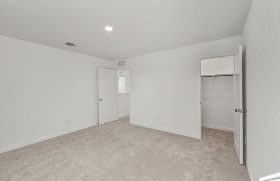 Spacious, unfurnished interior of a new home in Sonterra, Jarrell (Image 33).