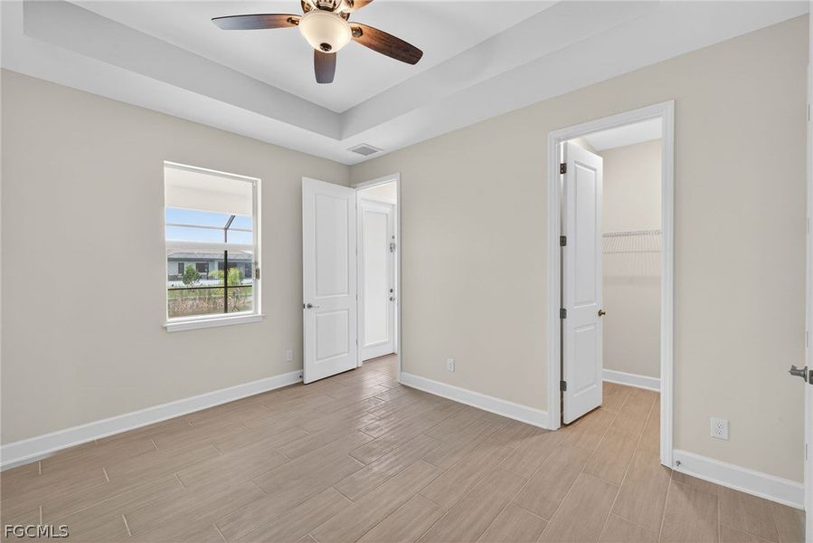 Spacious, unfurnished interior of a new home in Cape Coral, Cape Coral (Image 34).