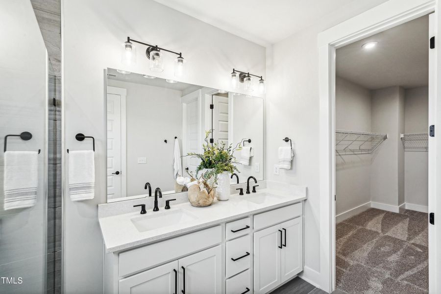 Chatham 562_Primary Bathroom 2_9.24.24_w Chatham 562_Primary Bathroom 2_9.24.24_w