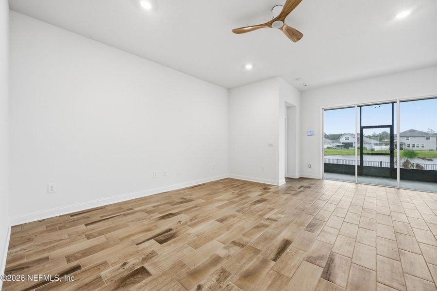 Spacious, unfurnished interior of a new home in Cross Creek, Green Cove Springs (Image 30).