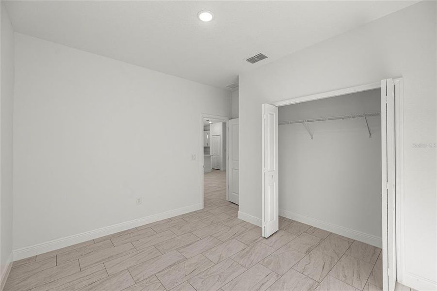 Spacious, unfurnished interior of a new home in , Citrus Springs (Image 23).