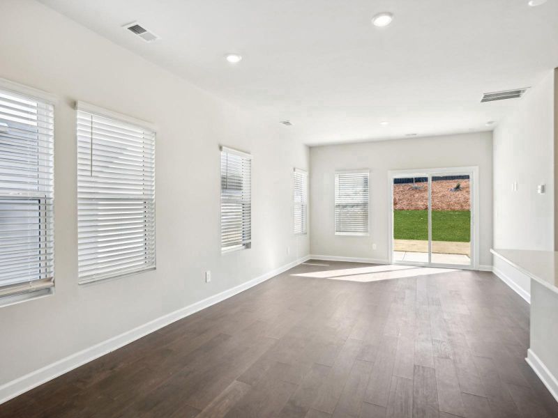 Spacious, unfurnished interior of a new home in Walnut Reserve, Conover (Image 9).
