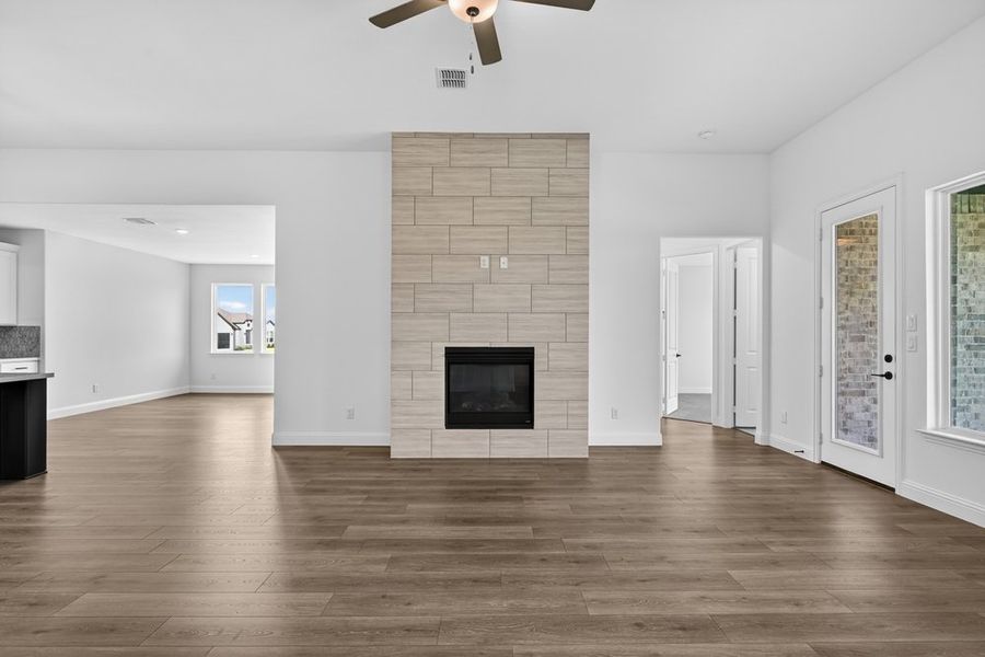 Spacious, unfurnished interior of a new home in South Oak, Lakewood Village (Image 13).