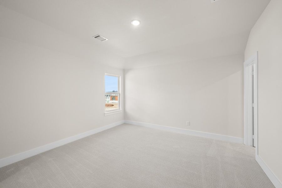 Spacious, unfurnished interior of a new home in The Retreat at Harvest, Argyle (Image 19).