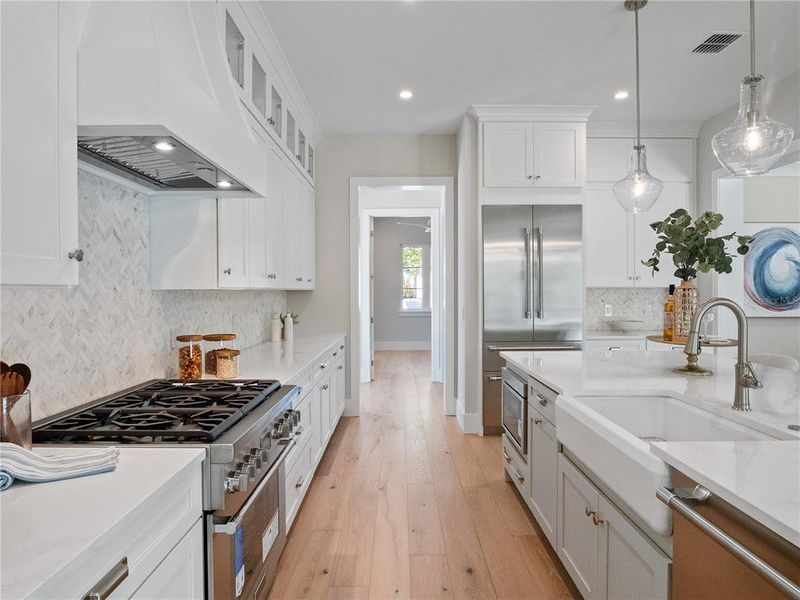 Furnished interior view inside a new home in , Oakland (Image 17).
