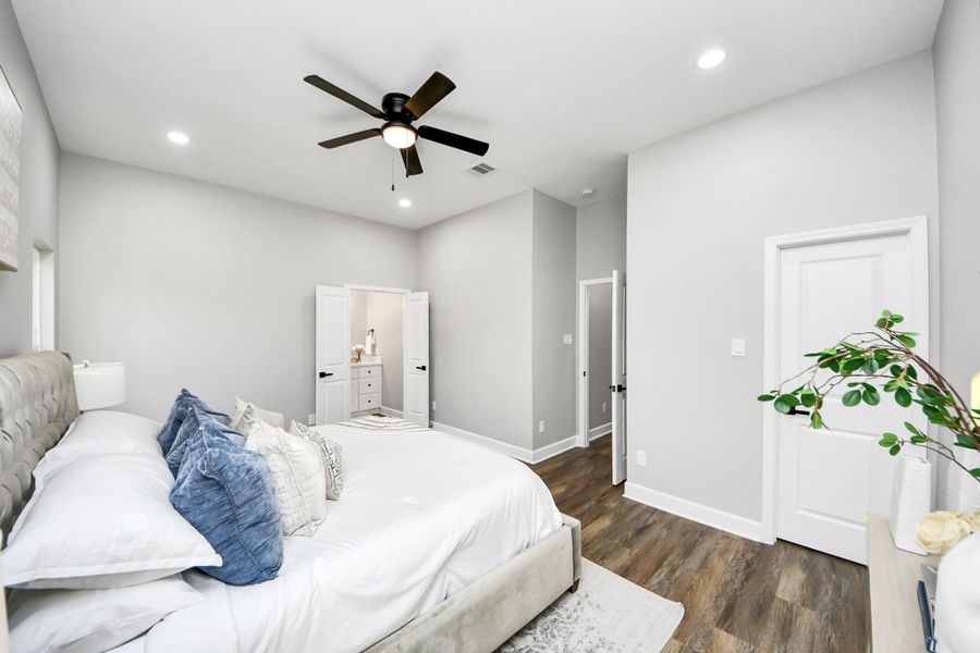 Furnished interior view inside a new home in , Houston (Image 16).