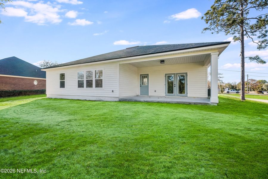 Exterior details and patio area of a home in , Keystone Heights (Image 4).