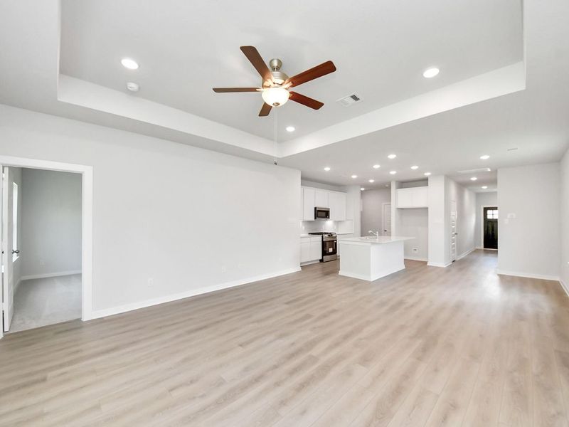Spacious, unfurnished interior of a new home in Caney Creek Place, Conroe (Image 23).