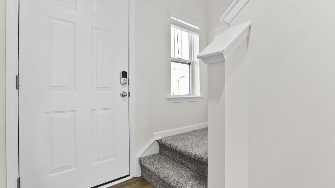 Spacious, unfurnished interior of a new home in Tanglewood Townes, Greenville (Image 20).