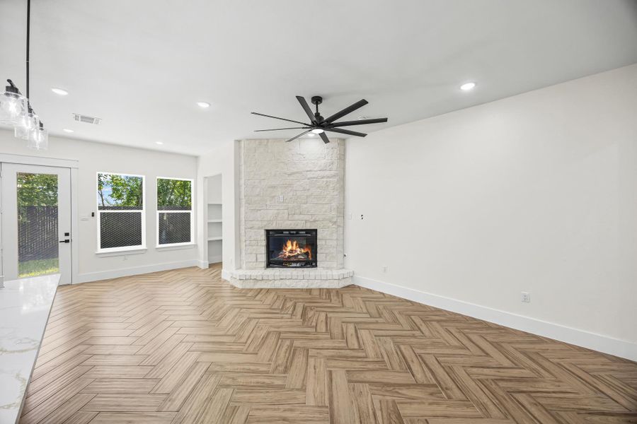 Spacious, unfurnished interior of a new home in , La Porte (Image 14).