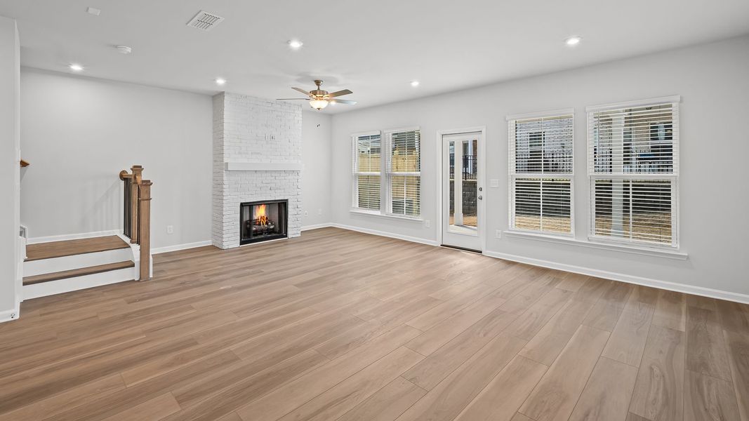 Spacious, unfurnished interior of a new home in Adler Springs, Powder Springs (Image 11).